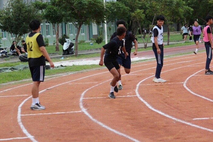 97週年校慶暨運動大會:4X100-01圖片