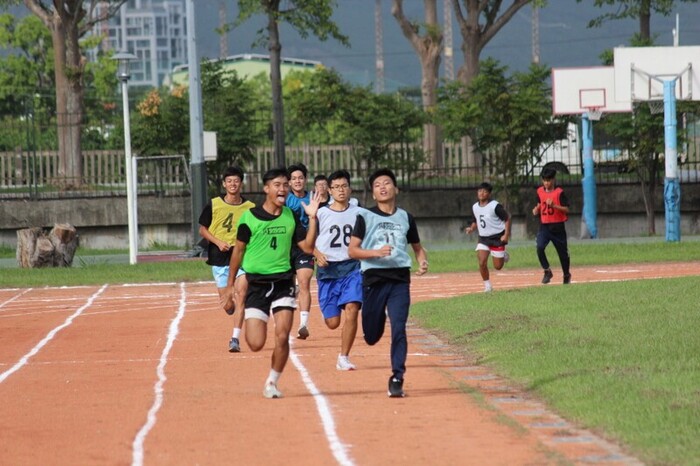 97週年校慶暨運動大會:1500M圖片