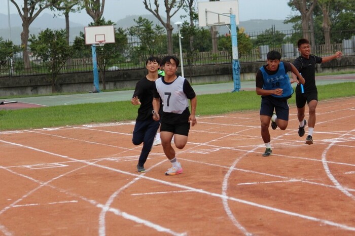 97週年校慶暨運動大會:4X100-03圖片