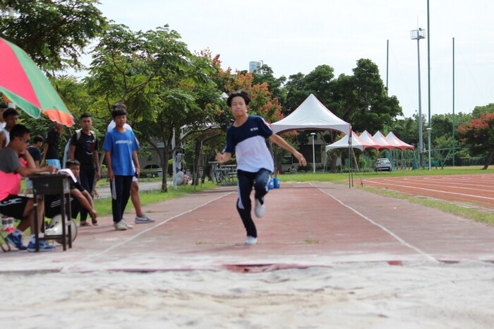 97週年校慶暨運動大會:跳遠圖片