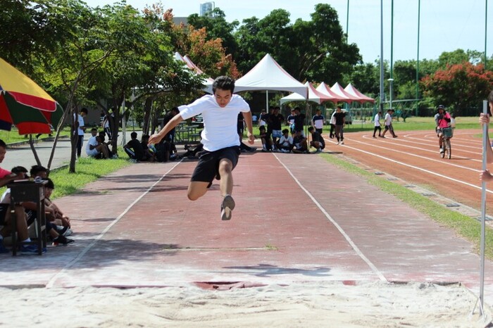 97週年校慶暨運動大會:跳遠圖片