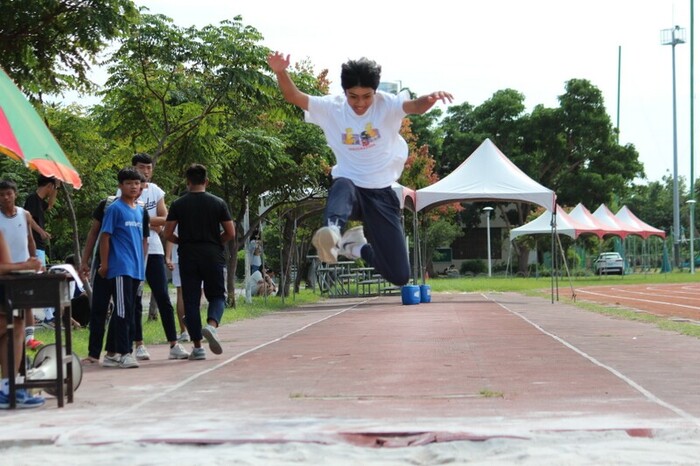 97週年校慶暨運動大會:跳遠圖片