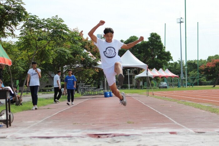 97週年校慶暨運動大會:跳遠圖片