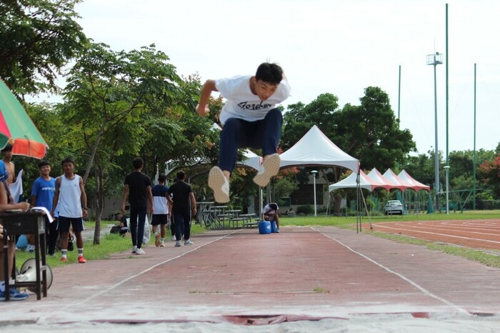 97週年校慶暨運動大會:跳遠圖片