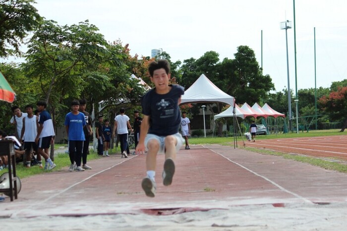 97週年校慶暨運動大會:跳遠圖片