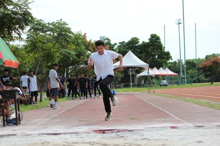 97週年校慶暨運動大會:跳遠圖片