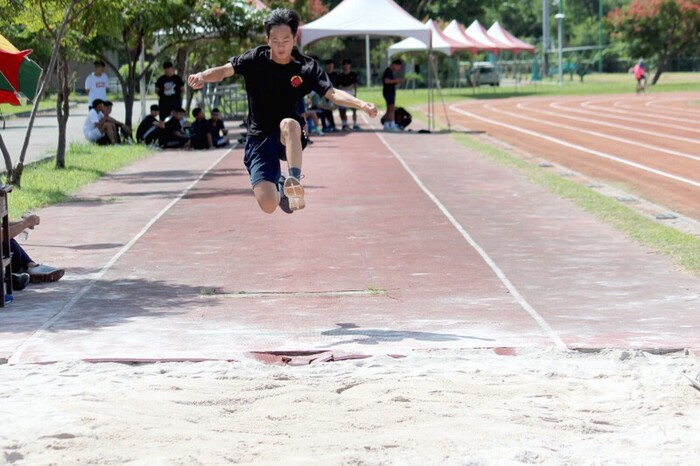 97週年校慶暨運動大會:跳遠圖片