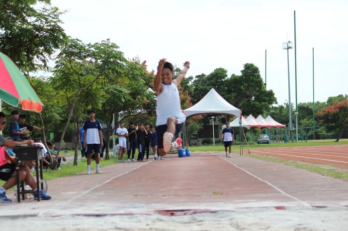 97週年校慶暨運動大會:跳遠圖片