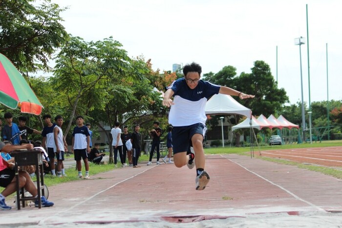 97週年校慶暨運動大會:跳遠圖片