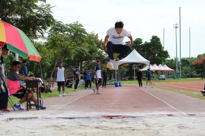 97週年校慶暨運動大會:跳遠圖片