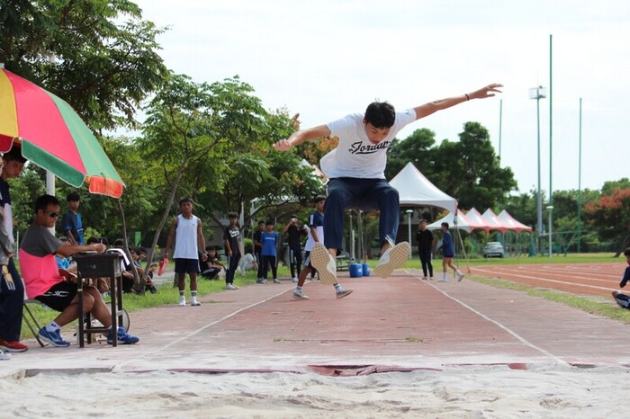 97週年校慶暨運動大會:跳遠圖片