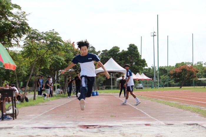 97週年校慶暨運動大會:跳遠圖片