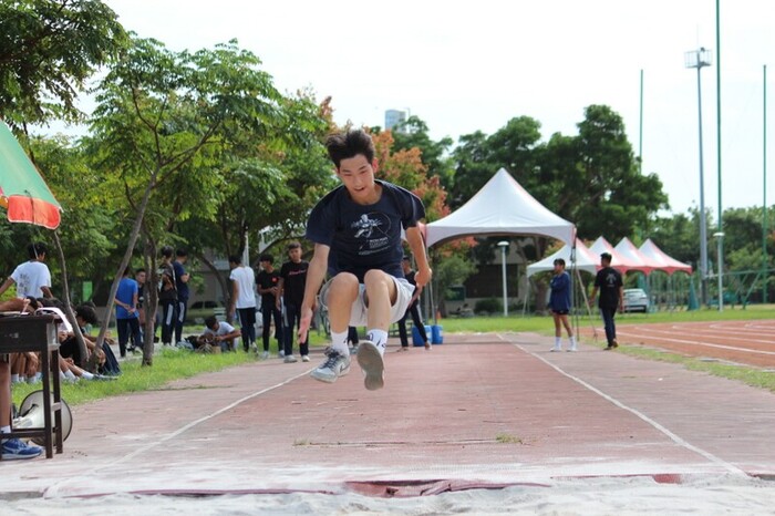 97週年校慶暨運動大會:跳遠圖片