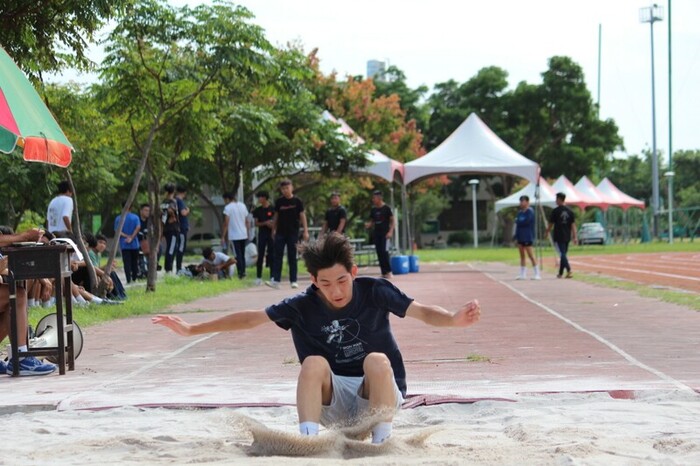 97週年校慶暨運動大會:跳遠圖片