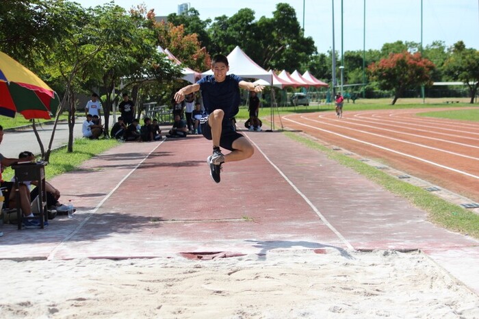 97週年校慶暨運動大會:跳遠圖片
