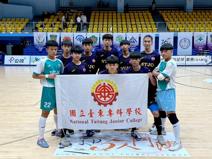 114 學年度高中男子足球聯賽決賽圖片