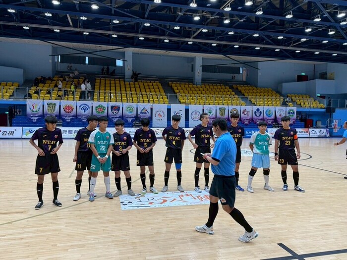 114 學年度高中男子足球聯賽決賽圖片