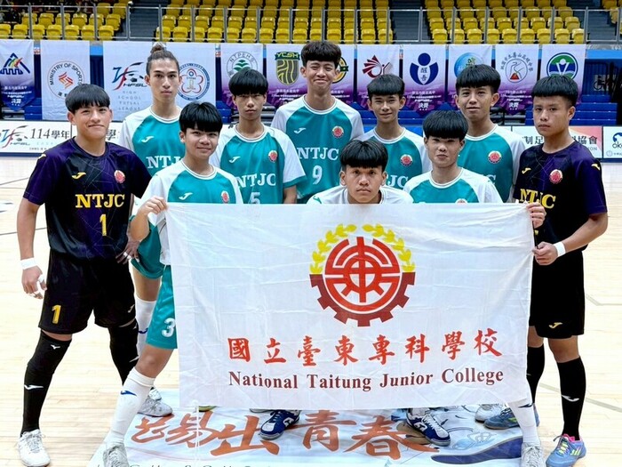 114 學年度高中男子足球聯賽決賽圖片