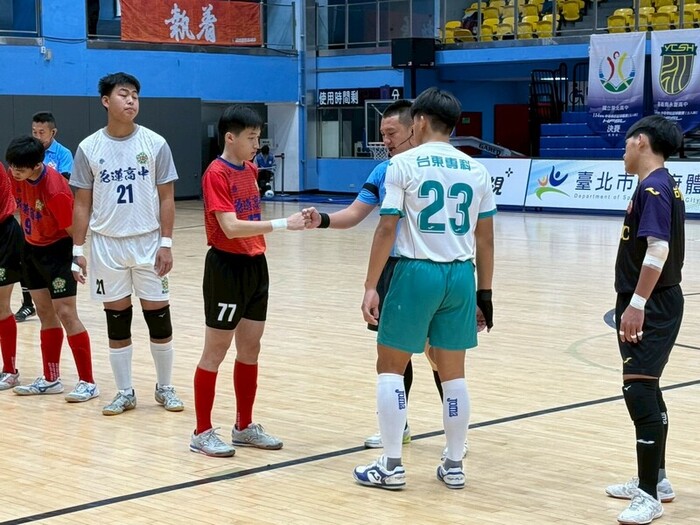 114 學年度高中男子足球聯賽決賽圖片