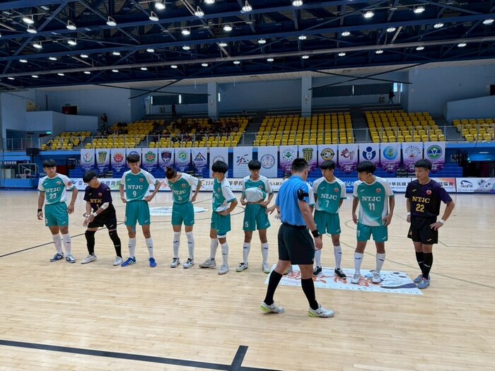 114 學年度高中男子足球聯賽決賽圖片