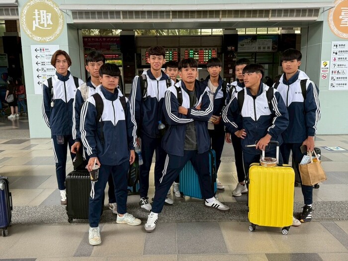 114 學年度高中男子足球聯賽決賽圖片