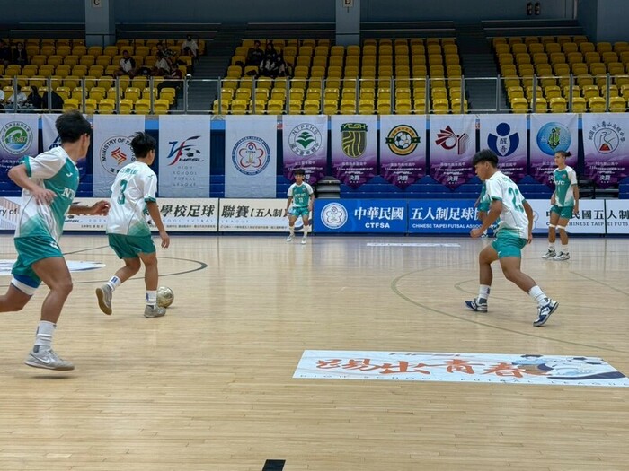 114 學年度高中男子足球聯賽決賽圖片