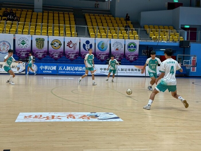 114 學年度高中男子足球聯賽決賽圖片