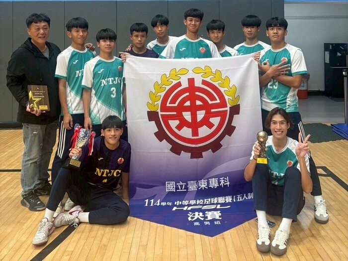 114 學年度高中男子足球聯賽決賽圖片