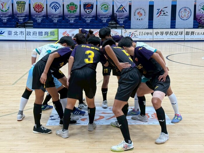 114 學年度高中男子足球聯賽決賽圖片