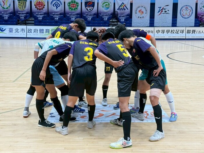 114 學年度高中男子足球聯賽決賽圖片