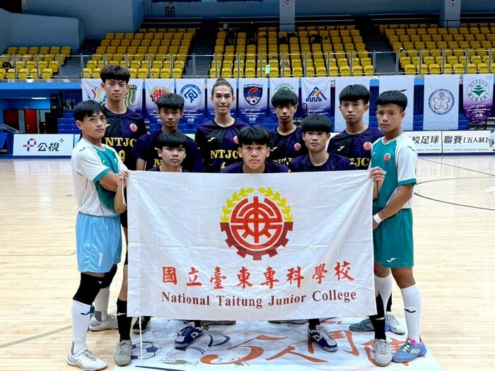 114 學年度高中男子足球聯賽決賽圖片