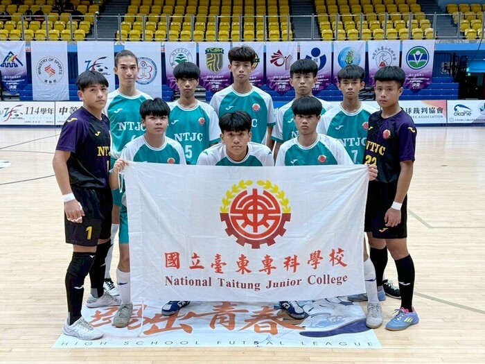 114 學年度高中男子足球聯賽決賽圖片