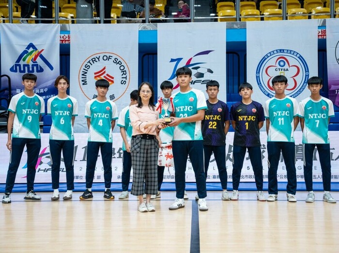 114 學年度高中男子足球聯賽決賽圖片