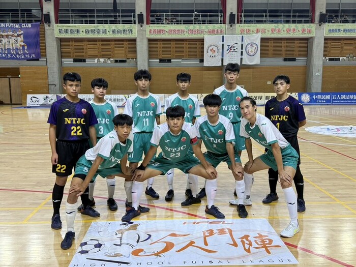 114 學年度高中足球聯賽預賽圖片