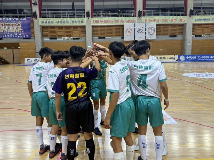 114 學年度高中足球聯賽預賽圖片