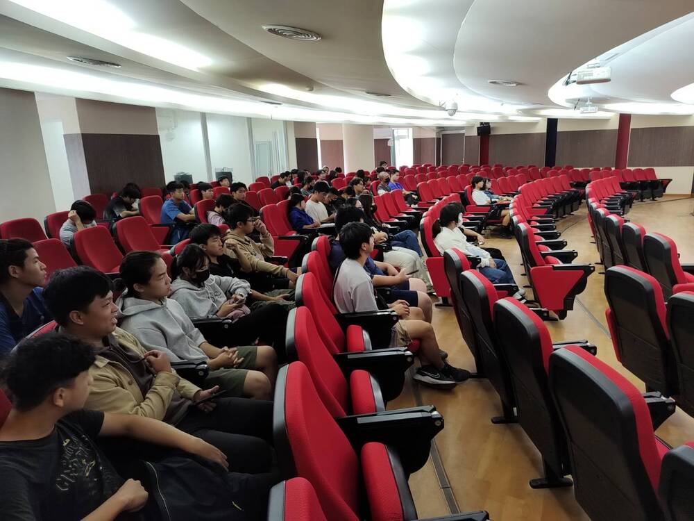 課外活動組「114年校生講堂~校長有約活動」(114/12/11(四))圖片